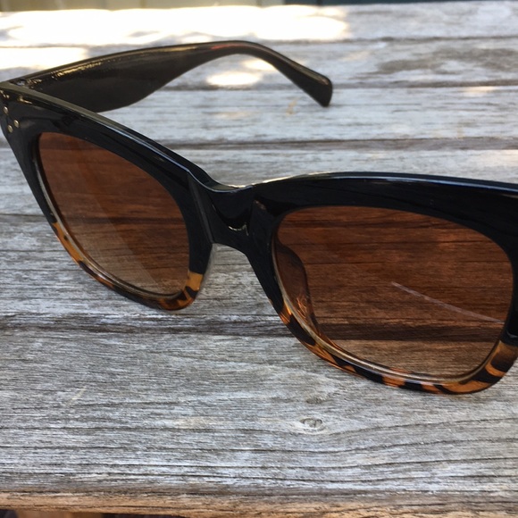 New! Retro Oversized Sunglasses - Picture 3 of 6